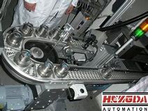 柔性鏈輸送線在醫(yī)藥、機(jī)械零件、食品和飲料工業(yè)中的應(yīng)用是什么？