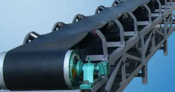 槽型帶式輸送機(jī)有什么優(yōu)點(diǎn)？