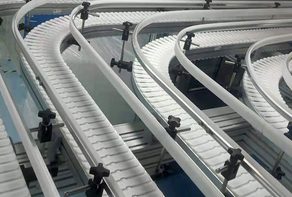 核心硬件材質(zhì)對柔性鏈輸送線的價格有什么影響？